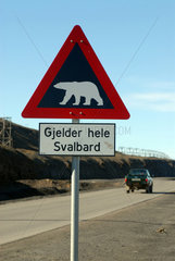 Verkehrsschild in Nongyearbyen (Norwegen)
