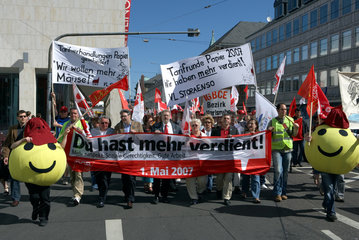 Karlsruhe - Gewerkschafter demonstrieren zum Tag der Arbeit