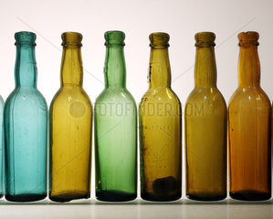 Symbolfoto  leere Bierflaschen