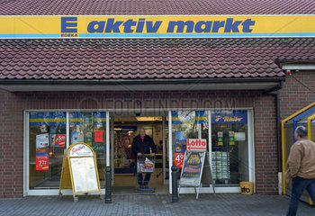 Eingang zu einem -Edeka aktiv markt-