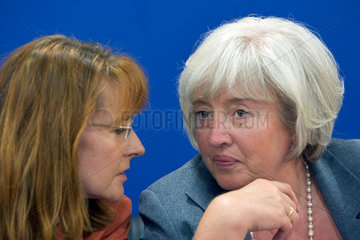 Edelgard Bulmahn (SPD) und Renate Schmidt (SPD)  Bundesministerinnen
