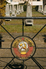 Jueterbog  Eingangspforte zum sowjetischen Soldatenfriedhof