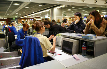 Dublin  Check-in von Ryanair am Dublin International Airport