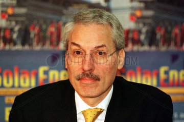 Dr. Fritz Vahrenholdt  Vorstandsmitglied Dt. Shell AG