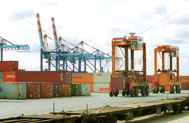 Straddle Carrier im Containerterminal Bremerhaven