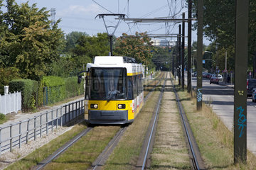 Niederflur-Tram der BVG