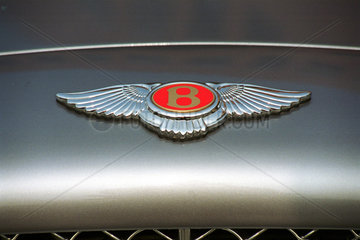 Kuehlerlogo eines Bentley