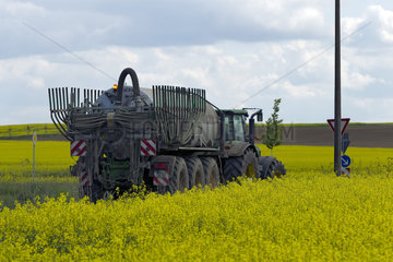 Traktor mit Guellewagen