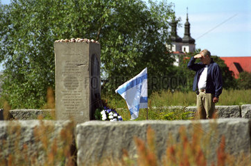 Gedenkstein fuer das Massaker von Jedwabne  Polen