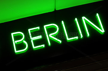 Berlin  Deutschland  Leuchtschrift mit dem Wort Berlin