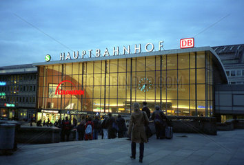 Blick auf den Hauptbahnhof in Koeln