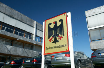Karlsruhe - Schild des Bundesverfassungsgerichts mit dem Bundesadler