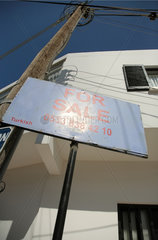 Girne  Tuerkische Republik Nordzypern  Schild zum Hausverkauf