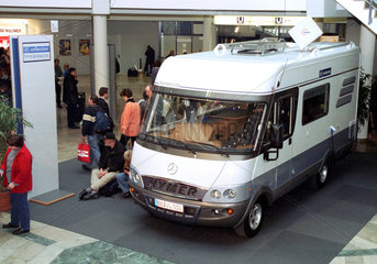 Wohnmobil (Reisemobil) der HYMER Business Line auf der Messe CMT 2001