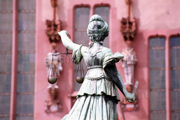 Justitia vor dem Roemer in Frankfurt am Main