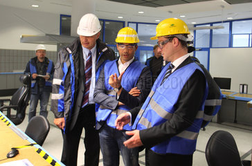 Hamm  Deutschland  Bundeswirtschaftsminister Dr. Philipp Roesler  FDP  bei der Besichtigung des Kraftwerks Westfalen
