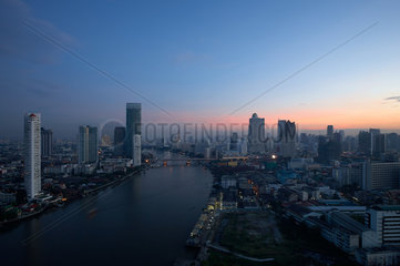 Bangkok  Thailand  Morgendaemmerung ueber dem Haeusermeer