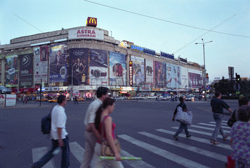 Unirea Shopping Center (USC) am Platz der Einheit (Piata Unirii) in Bukarest