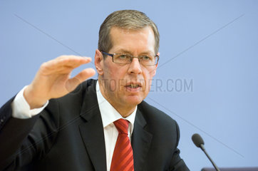 Berlin  Reinhold Robbe (SPD)  Wehrbeauftragter des Deutschen Bundestages