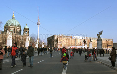 Berliner Dom  Fernsehturm und Palast der Republik