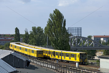U-Bahnzuege am Gleisdreieck