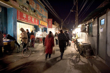 Peking  Strasse bei Nacht