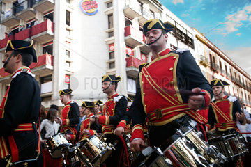 Sevilla  Spanien  Musikkapelle waehrend der Oster-Prozession