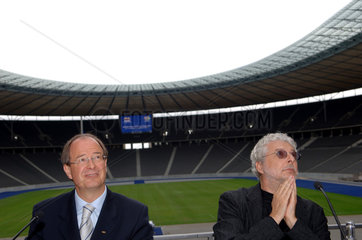 Dr. Urs Linsi FIFA und Andre Heller  Berlin