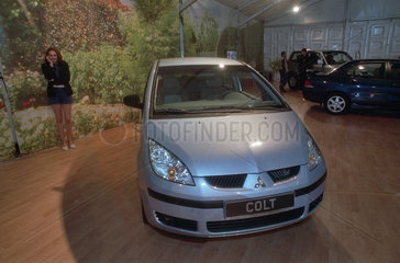 Haag-silberner Mitsubishi Colt CZT in einem Autosalon in Bukarest  Rumaenien