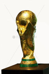 Zuerich  Schweiz  die Kopie des FIFA WM-Pokals in der Eingangshalle der Home of Fifa