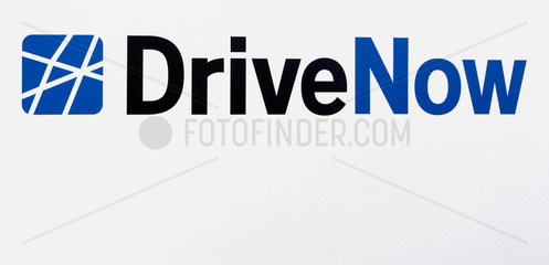 Berlin  Deutschland  Logo des CarSharing Unternehmens Drive Now