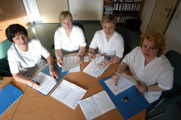 Leitende Krankenschwester bei Pflegedienstleitungssitzung