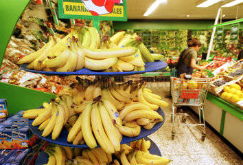 Bananen in einem Supermarkt