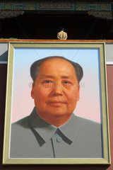 Peking  Portraet von Mao Tse Tung am Tiananmen-Tor