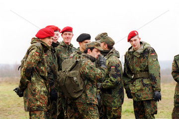 Bundeswehrsoldaten bei einer Militaeruebung