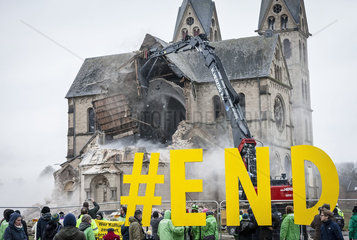Greenpeace - Aktion gegen den Abriss der ehemaligen Kirche St. Lambertus  Immerath