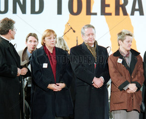 Berlin  Deutschland  Aktion -Wir stehen auf fuer Menschlichkeit und Toleranz-