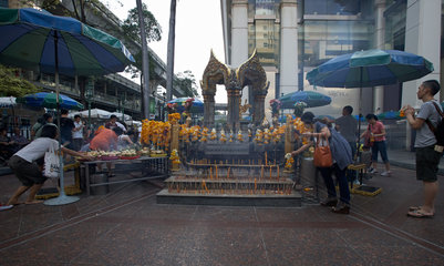 Bangkok  Thailand  am Erawan Shrine im Zentrum Bangkoks