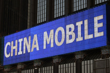 Hong Kong  Leuchtreklame des Mobilfunkunternehmens China Mobile
