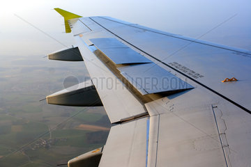 Muenchen  Blick aus dem Flugzeug waehrend der Landung