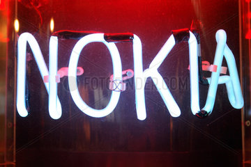 Symbolfoto  Leuchtreklame Nokia