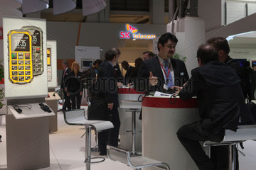 Barcelona  Spanien  Besucher auf der Mobilfunkmesse Mobile World Congress