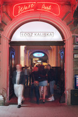 Eingang zum Klub -Lodz Kaliska- an der bekannten Piotrkowska-Strasse in Lodz  Polen