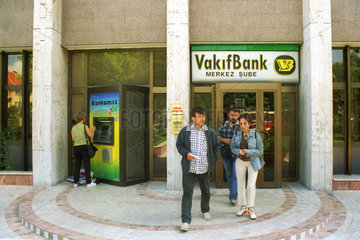 Eine Filiale der tuerkischen Vakif Bank in Ankara