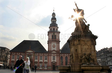 Mannheim  Marktplatz mit Blick auf das Alte Rathaus