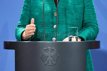 Berlin  Deutschland - Haende der Bundeskanzlerin Angela Merkel
