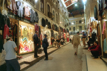 Ladenstrasse im Grossen Basar in Istanbul