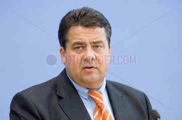 Bundesumweltminister Sigmar Gabriel (SPD)  Berlin