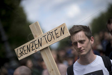 Protest Fluechtlinge - Zentrum fuer Politische Schoenheit