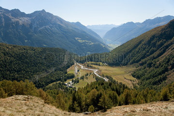 Alp Gruem Schweiz  Blick Richtung Poschiavo-Tal